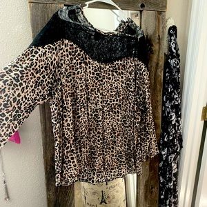 Leopard print blouse with lace